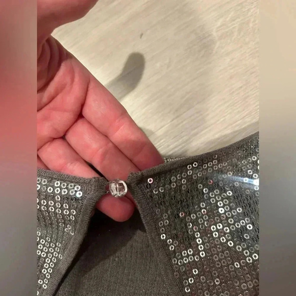 ALICE + OLIVIA Grey Extended Shoulder Sweater / Size Medium / - Picture 10 of 10